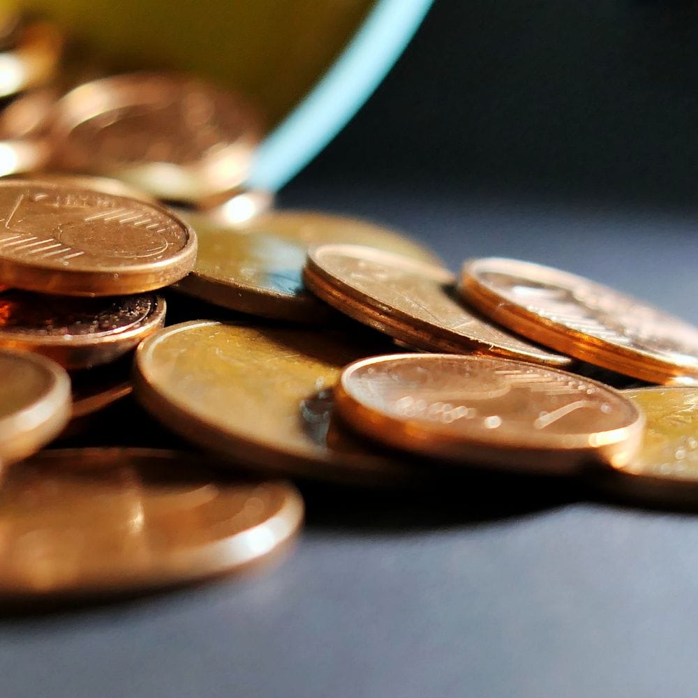 Tableau du défi des centimes pour économiser progressivement et atteindre 668 euros en 1 an