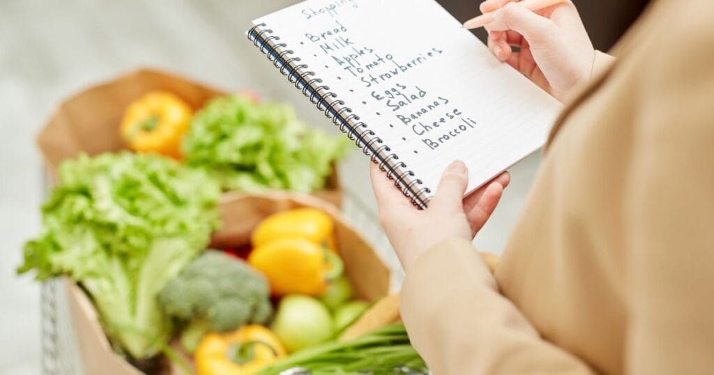 La meilleure liste de courses à imprimer avec exemples, modèles et astuces pour bien s’organiser et préparer ses courses facilement chaque semaine.